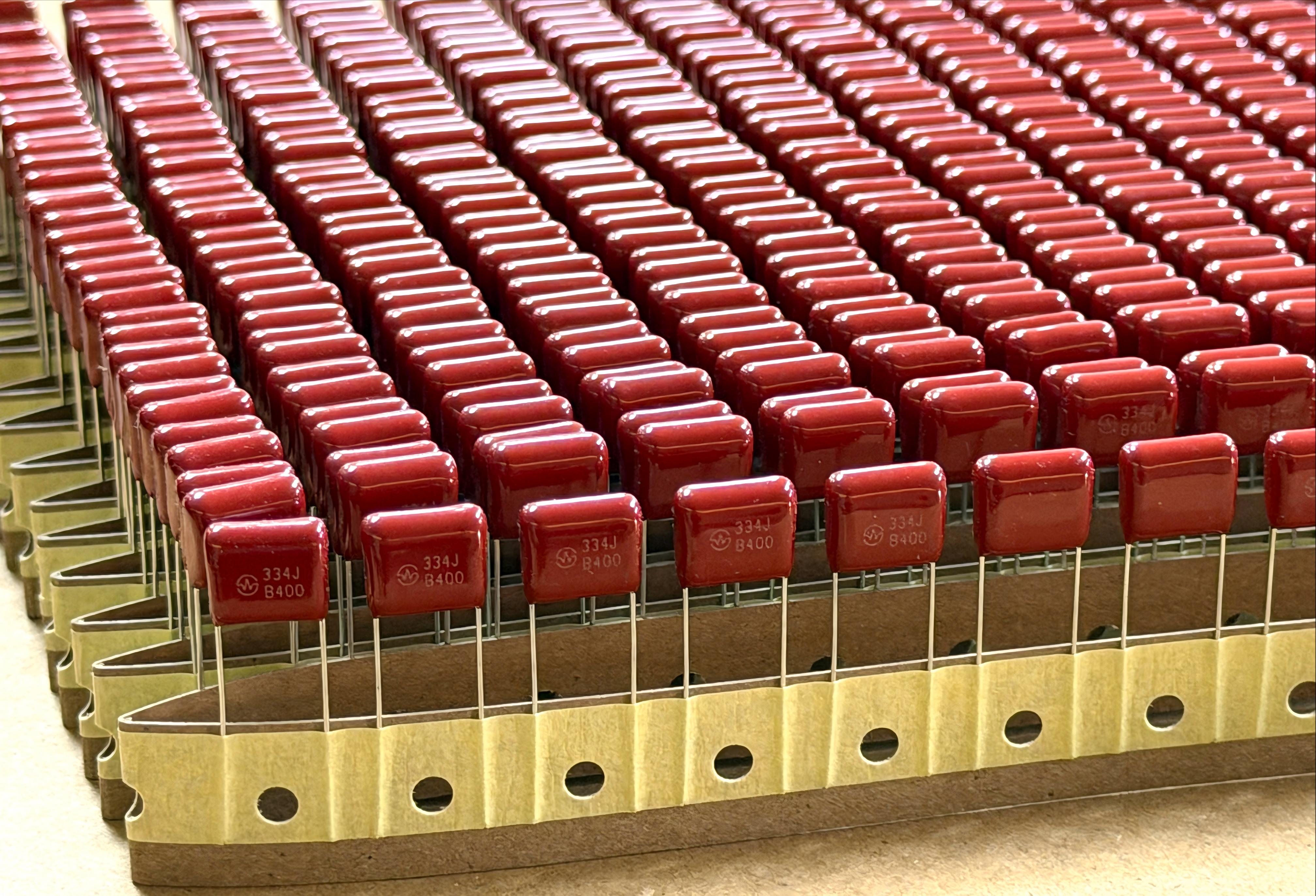 Úloha a výber CBB kondenzátorov v obvodoch