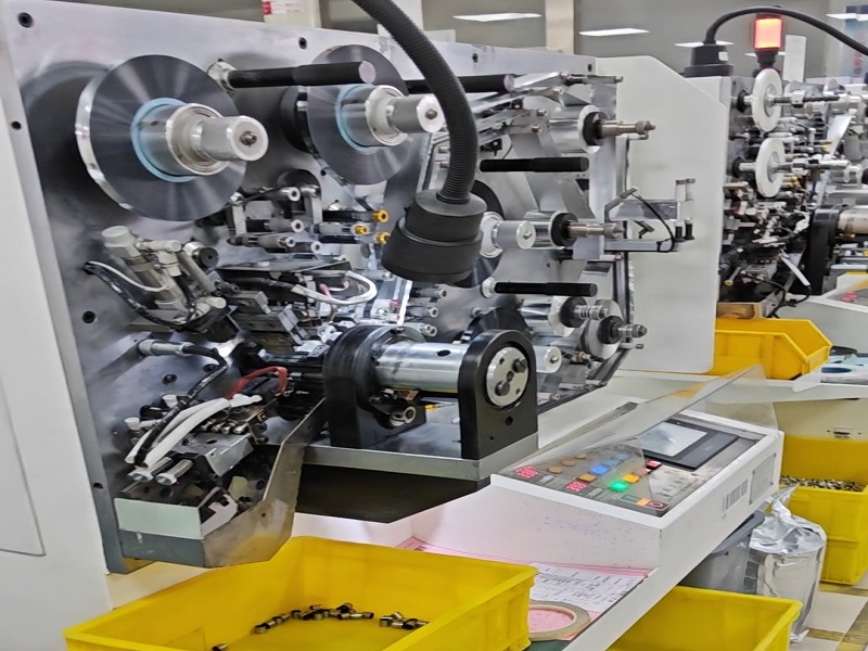 Zo zákulisia: 10-kroková výrobná cesta filmových kondenzátorov pre vysokovýkonné aplikácie